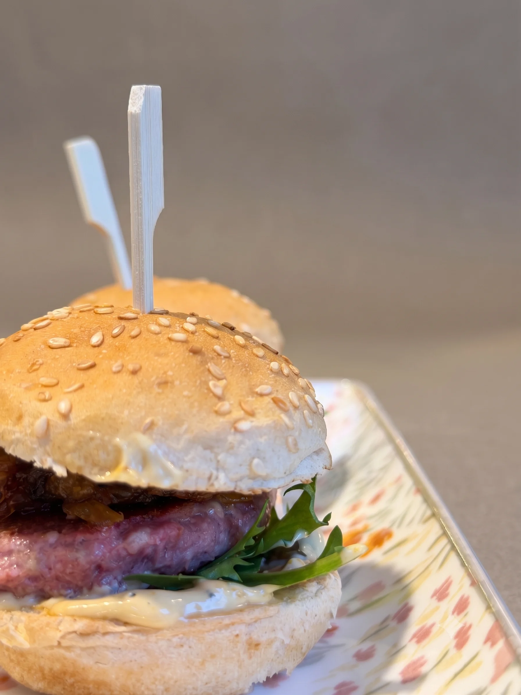 Mini hamburguesas con mermelada de bacon