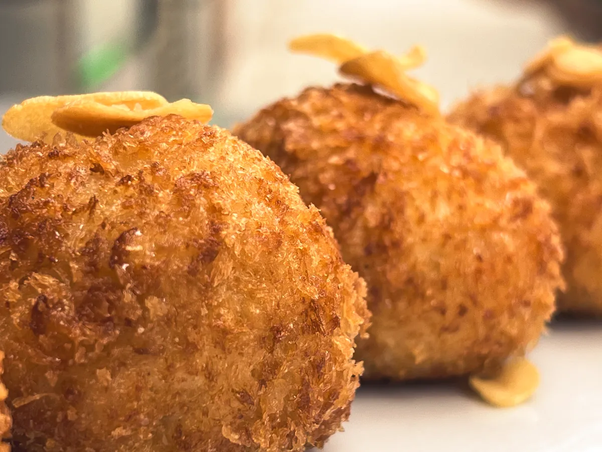 Croquetas de gambas al ajillo